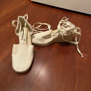 Cream tie up the leg summer shoe